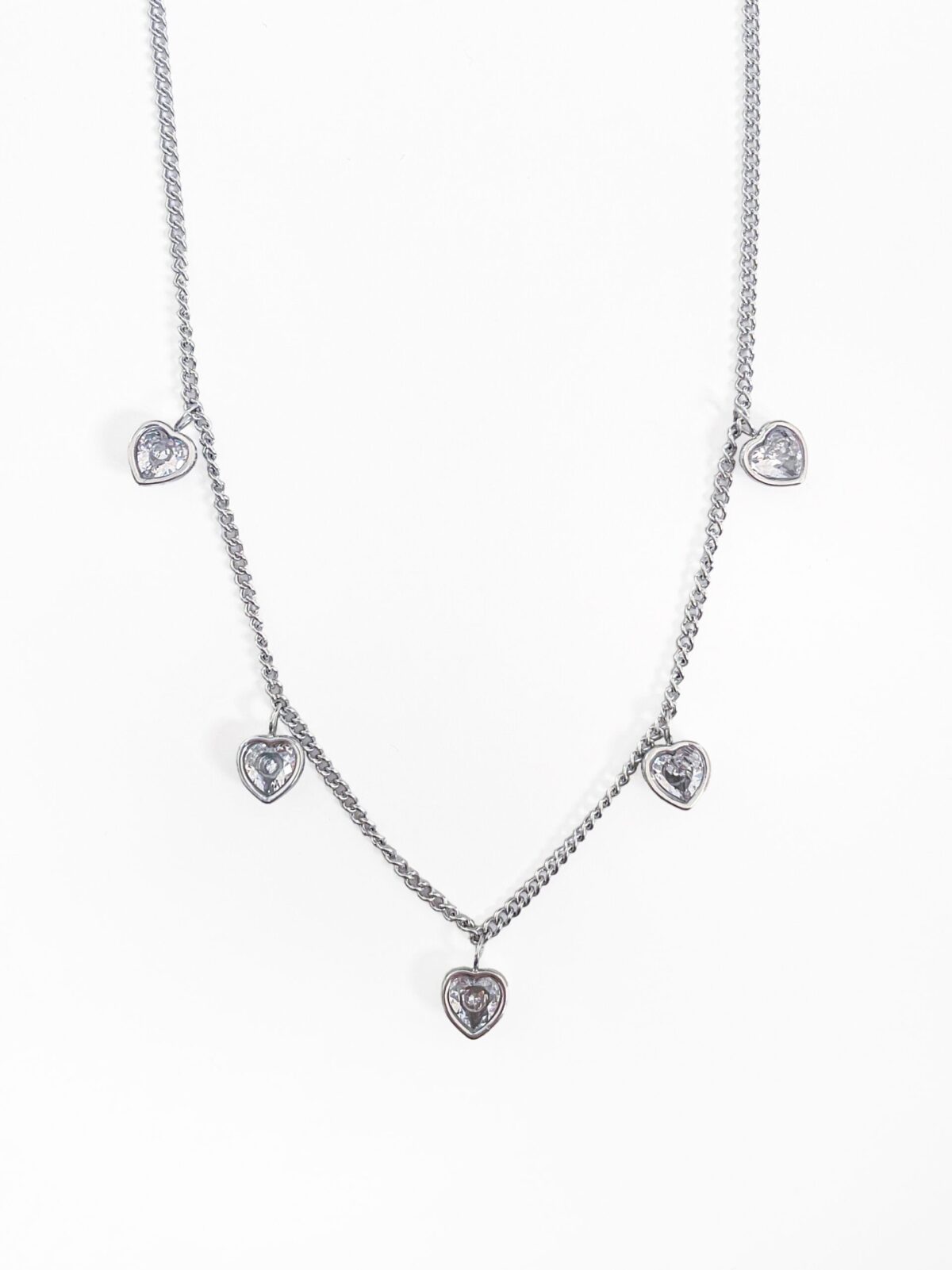 Naszyjnik z białymi serduszkami